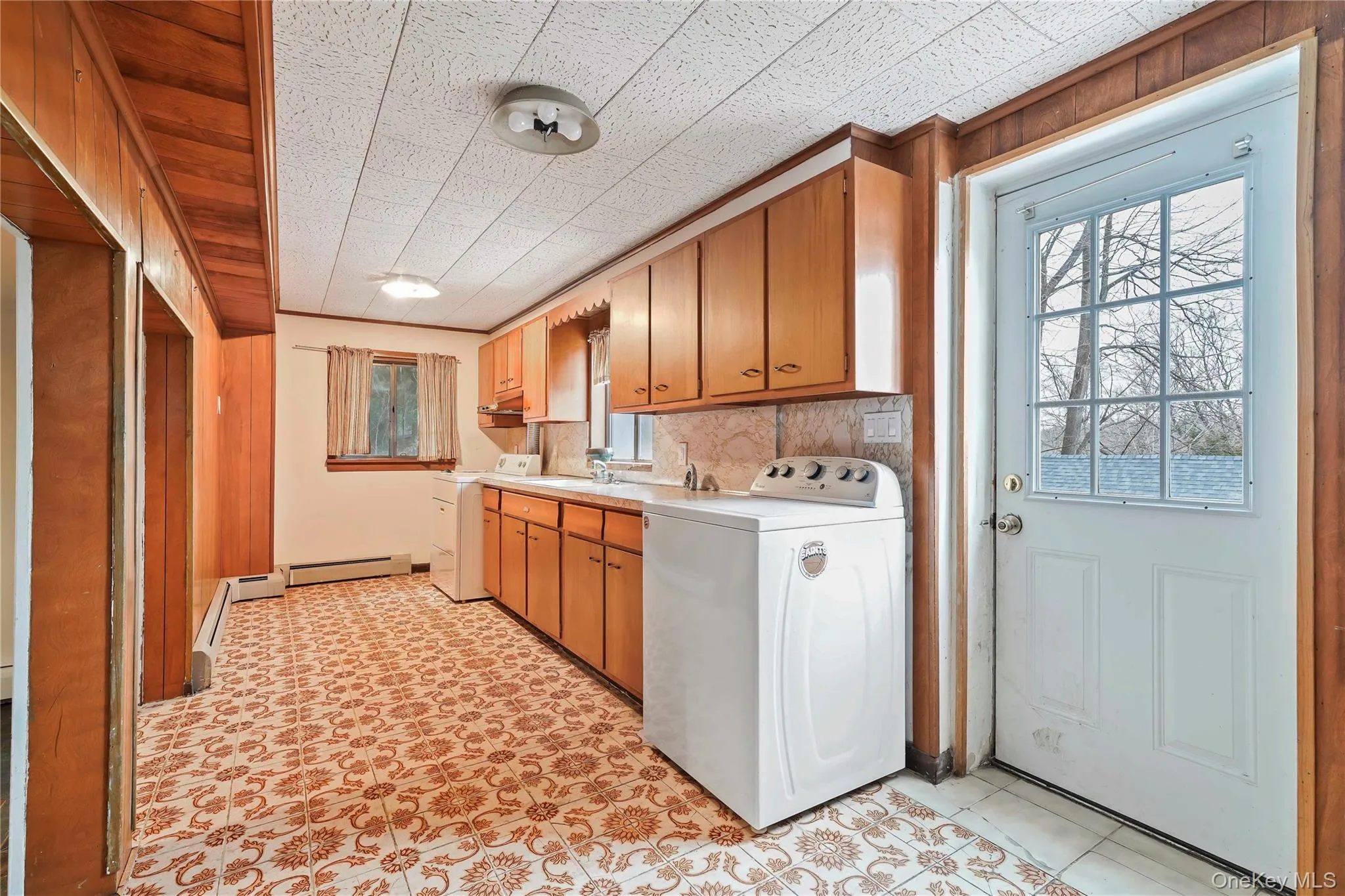 Lower level Laundry room with washer / dryer, and cabinet space . Door to yard. Lower level Laundry room with washer / dryer, and cabinet space . Door to yard.