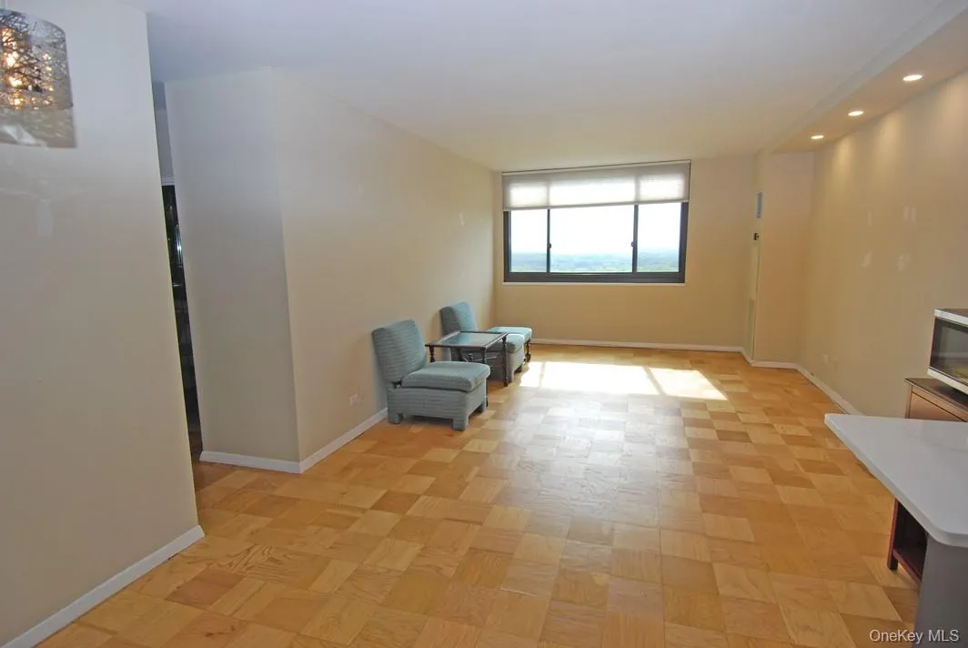 Unfurnished room with baseboards and recessed lighting Unfurnished room with baseboards and recessed lighting