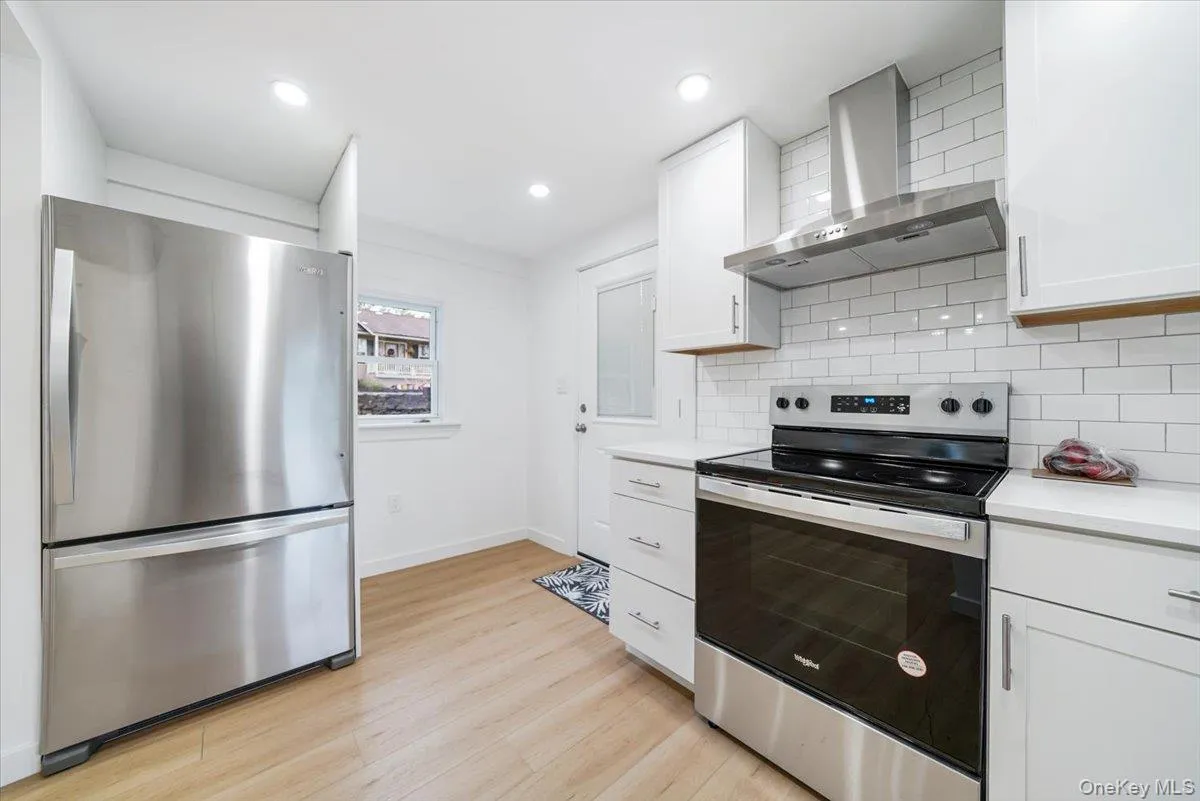 Stainless appliances include a refrigerator, electric oven/range and dishwasher Stainless appliances include a refrigerator, electric oven/range and dishwasher