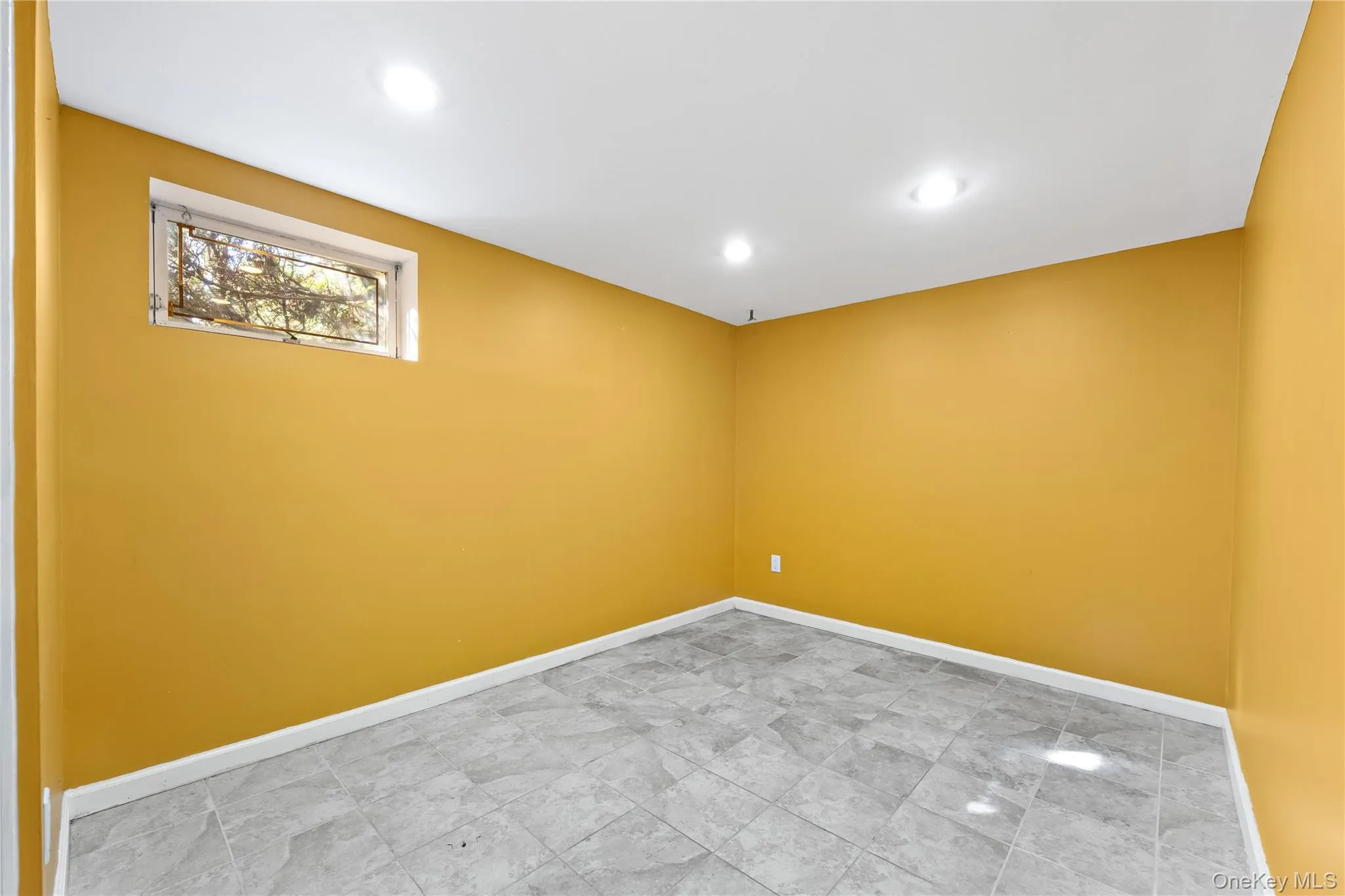 Empty room featuring baseboards and recessed lighting Empty room featuring baseboards and recessed lighting