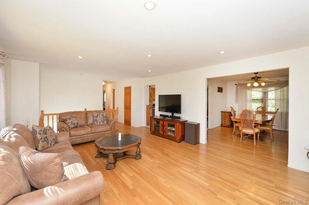 13 Park Terrace, Clarkstown, NY, 4 Bedrooms Bedrooms, 8 Rooms Rooms,2 BathroomsBathrooms,Residential Lease,Idx,Park,0,926912 13 Park Terrace, Clarkstown, NY, 4 Bedrooms Bedrooms, 8 Rooms Rooms,2 BathroomsBathrooms,Residential Lease,Idx,Park,0,926912