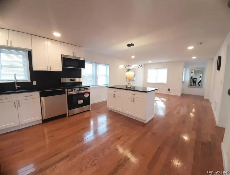 Open, flowing floorplan Open, flowing floorplan