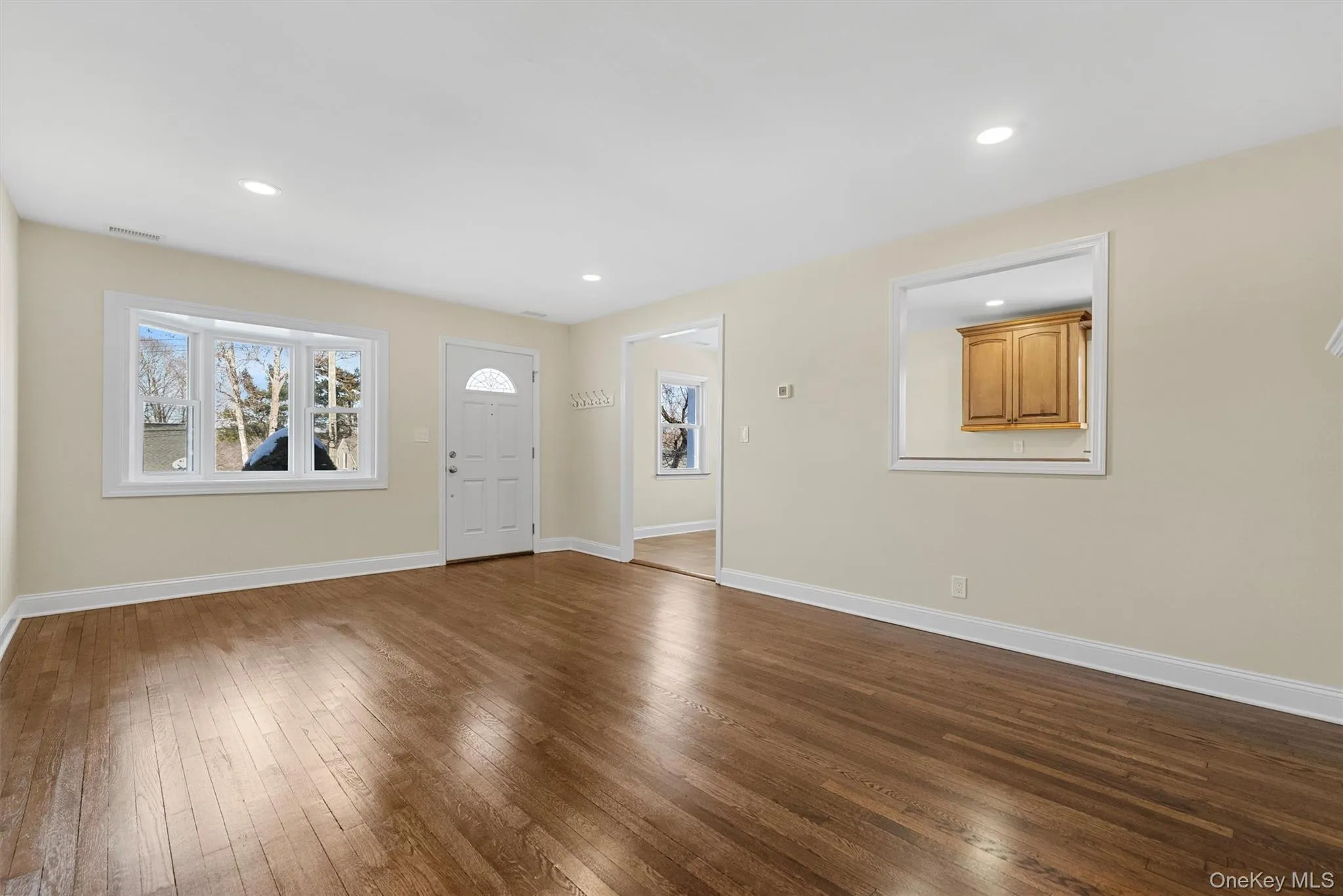 Entry/Living Room Entry/Living Room