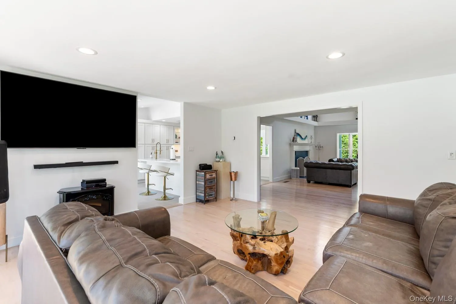 137 South Road, Southampton, NY, 5 Bedrooms Bedrooms, 10 Rooms Rooms,3 BathroomsBathrooms,Residential,For Rent,South,0,927095 137 South Road, Southampton, NY, 5 Bedrooms Bedrooms, 10 Rooms Rooms,3 BathroomsBathrooms,Residential,For Rent,South,0,927095