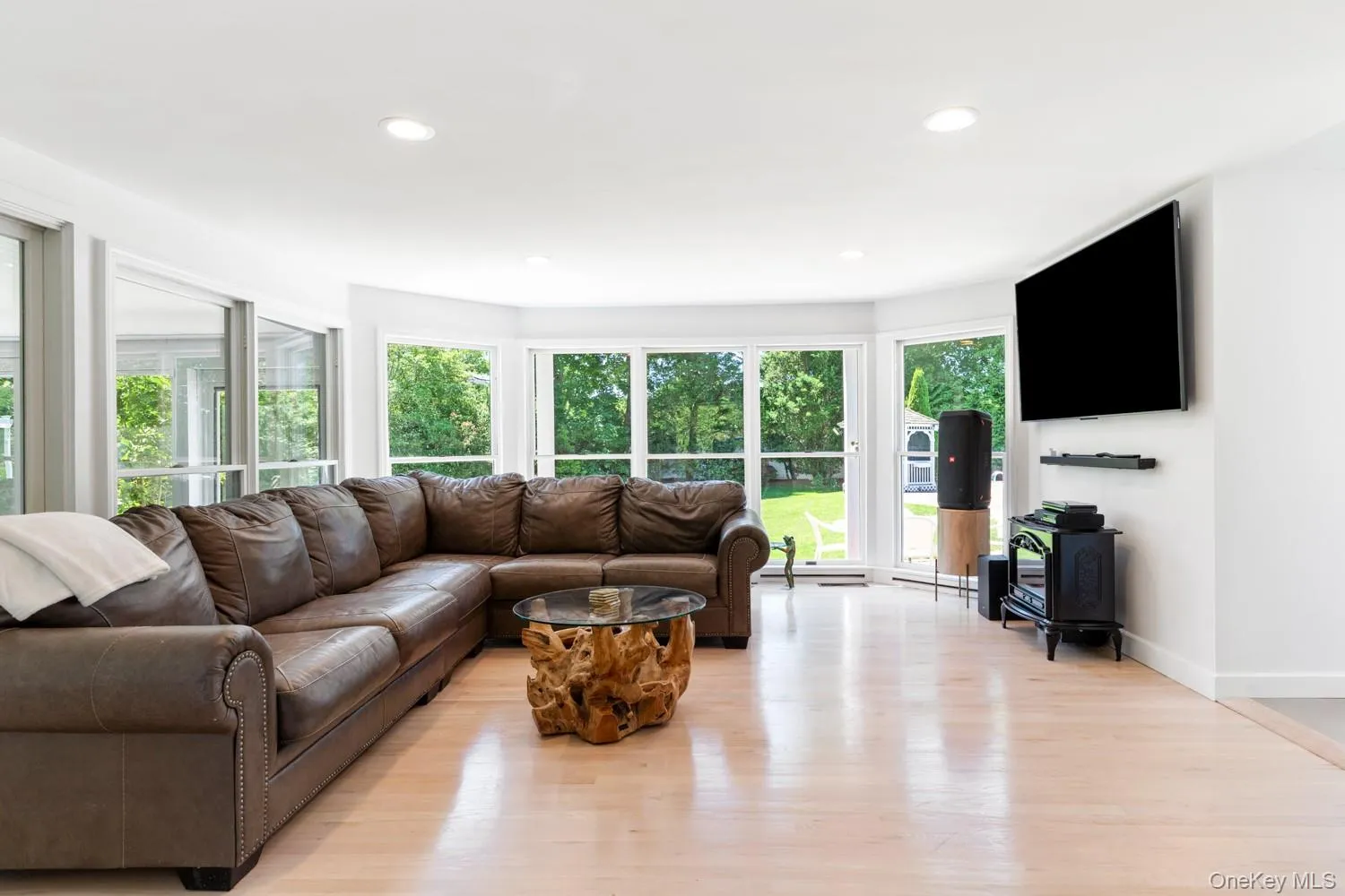 137 South Road, Southampton, NY, 5 Bedrooms Bedrooms, 10 Rooms Rooms,3 BathroomsBathrooms,Residential,For Rent,South,0,927095 137 South Road, Southampton, NY, 5 Bedrooms Bedrooms, 10 Rooms Rooms,3 BathroomsBathrooms,Residential,For Rent,South,0,927095