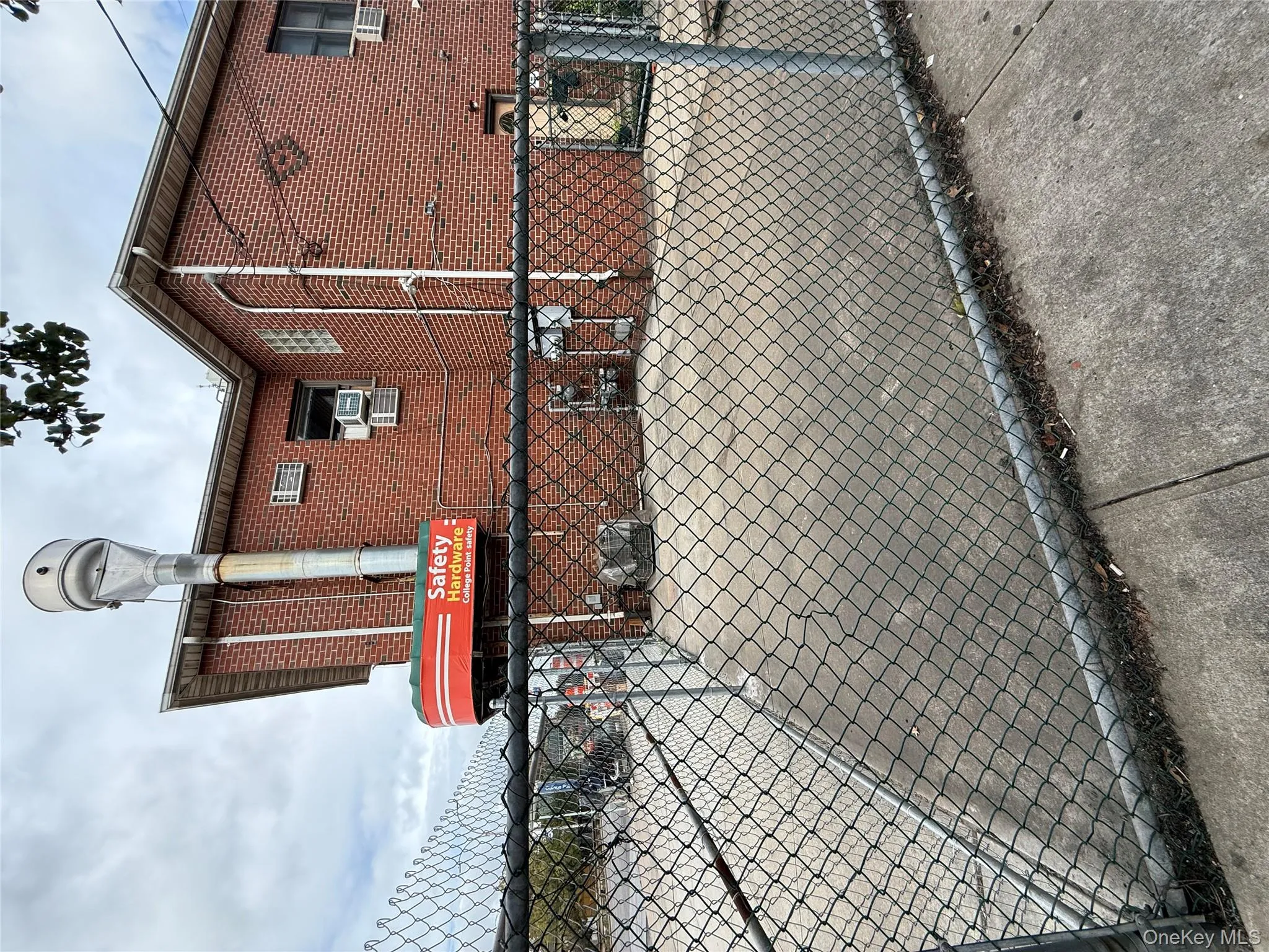 Negotiable Gated outside space Negotiable Gated outside space