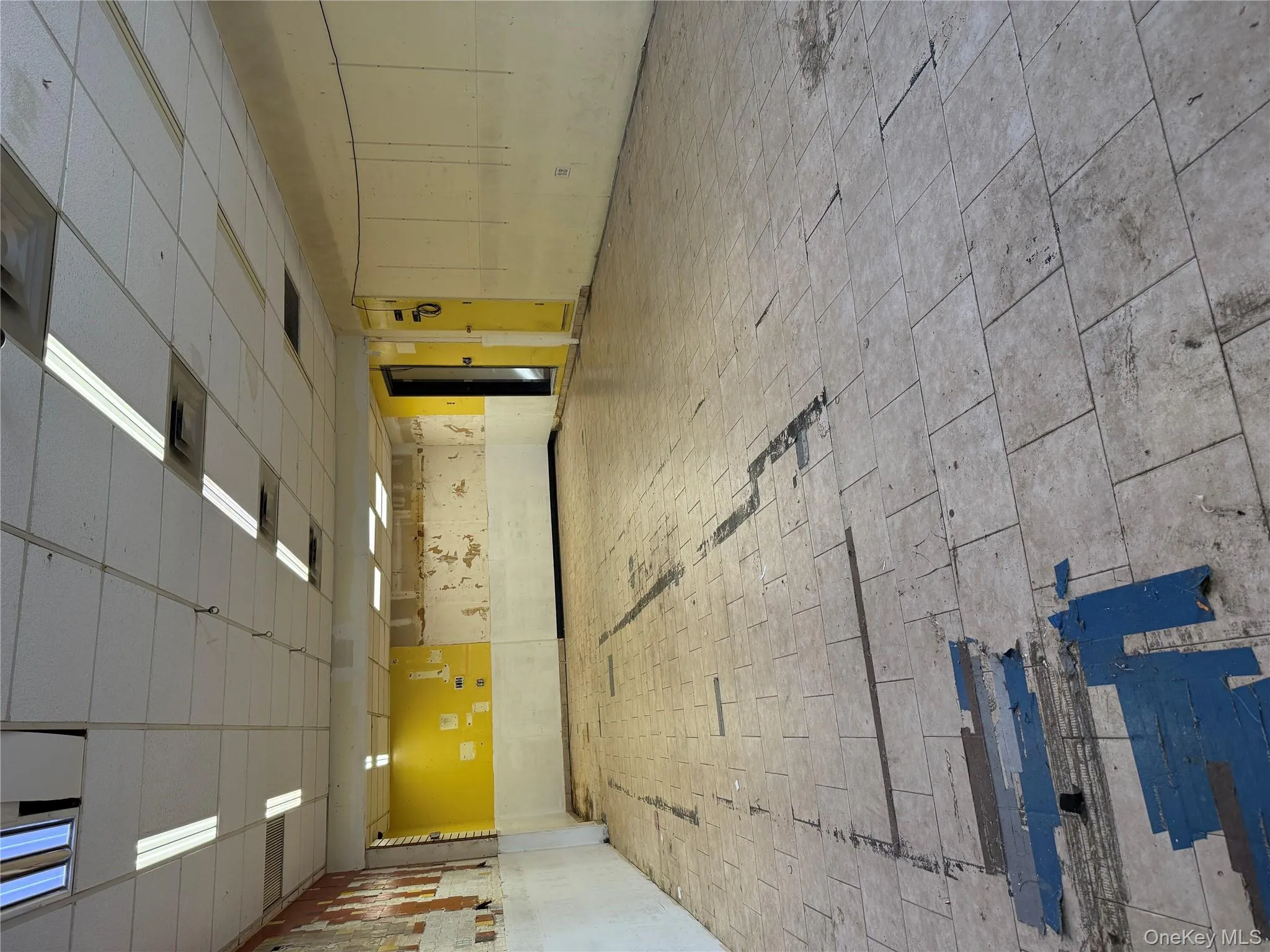 Interior space - View front to rear Interior space - View front to rear