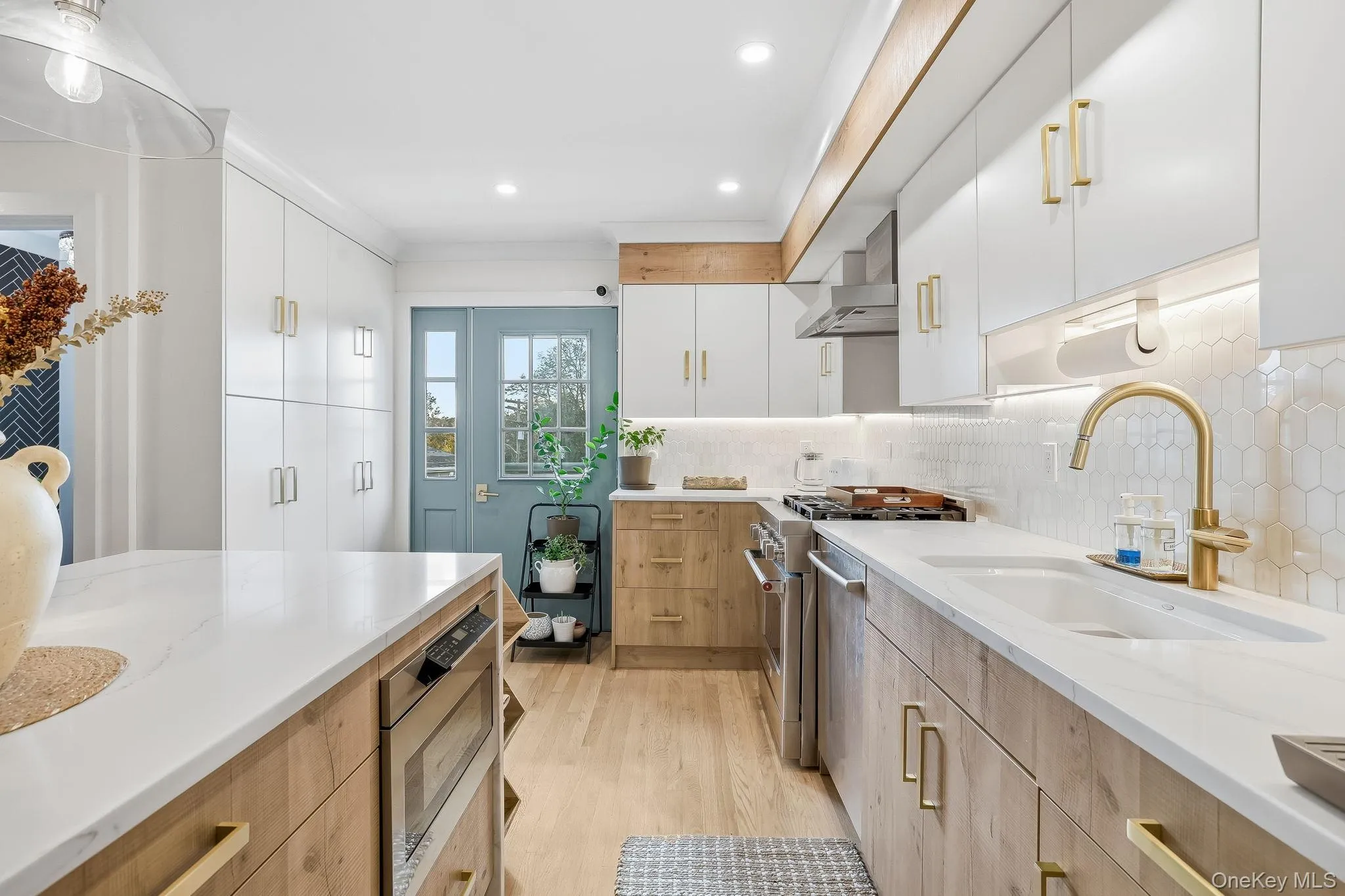 Kitchen with Stainless Steel Appliances Kitchen with Stainless Steel Appliances