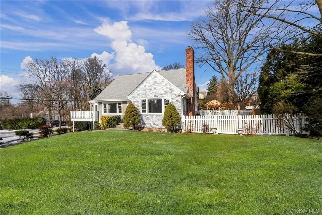 Another view of front of house Another view of front of house