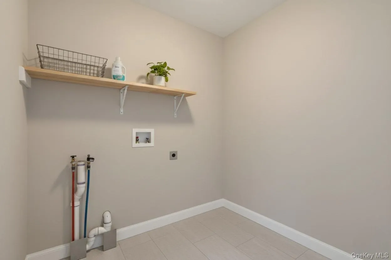 Washroom with washer hookup and hookup for an electric dryer Washroom with washer hookup and hookup for an electric dryer