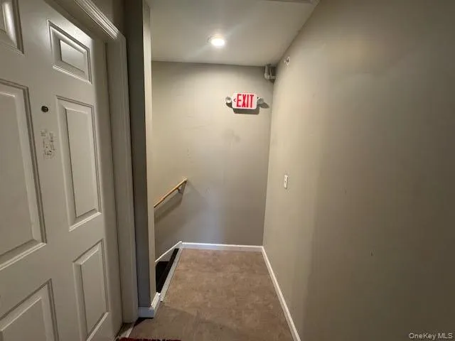 Hall way entry into the apartment. Hall way entry into the apartment.