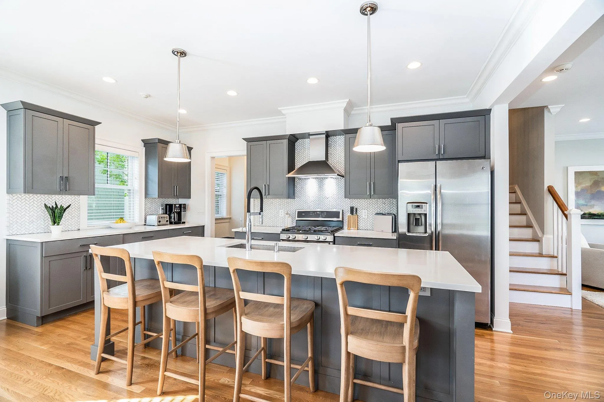 Check Friendly Kitchen with Large Island Check Friendly Kitchen with Large Island