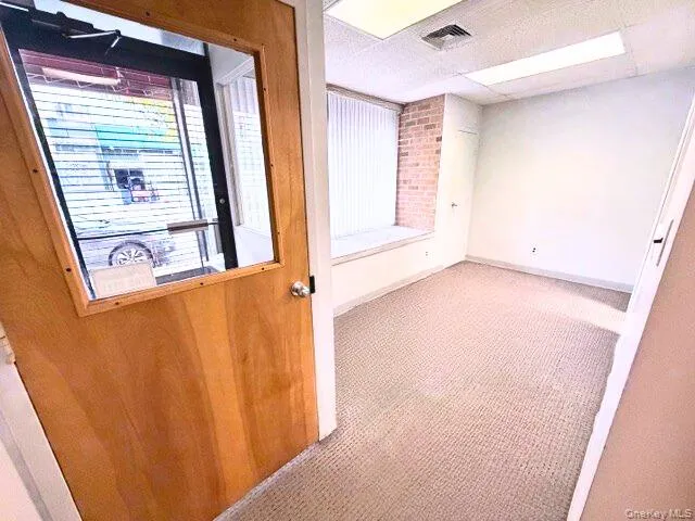 Front door - interior view to Hallway Front door - interior view to Hallway