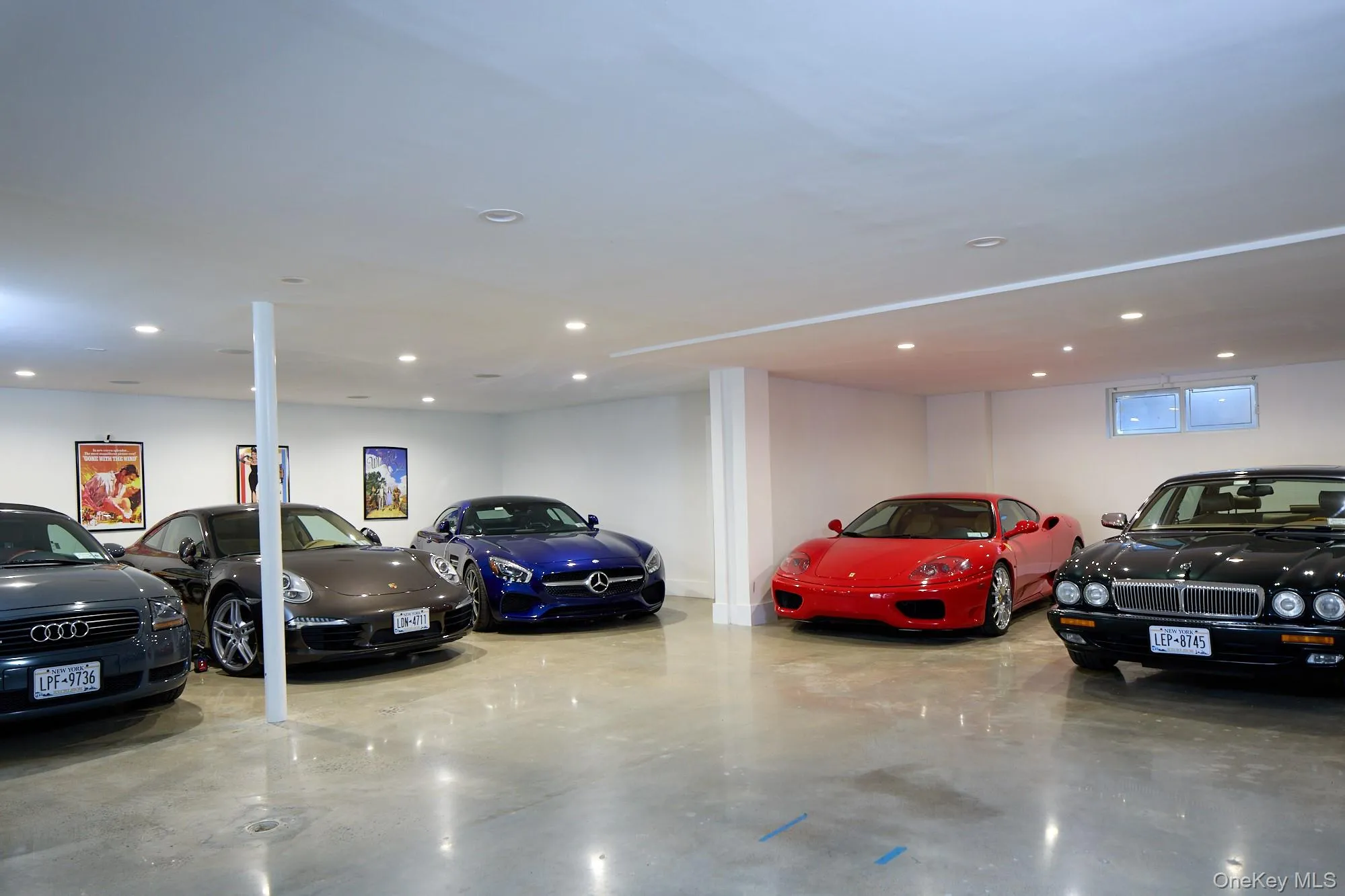 Garage featuring recessed lighting Garage featuring recessed lighting