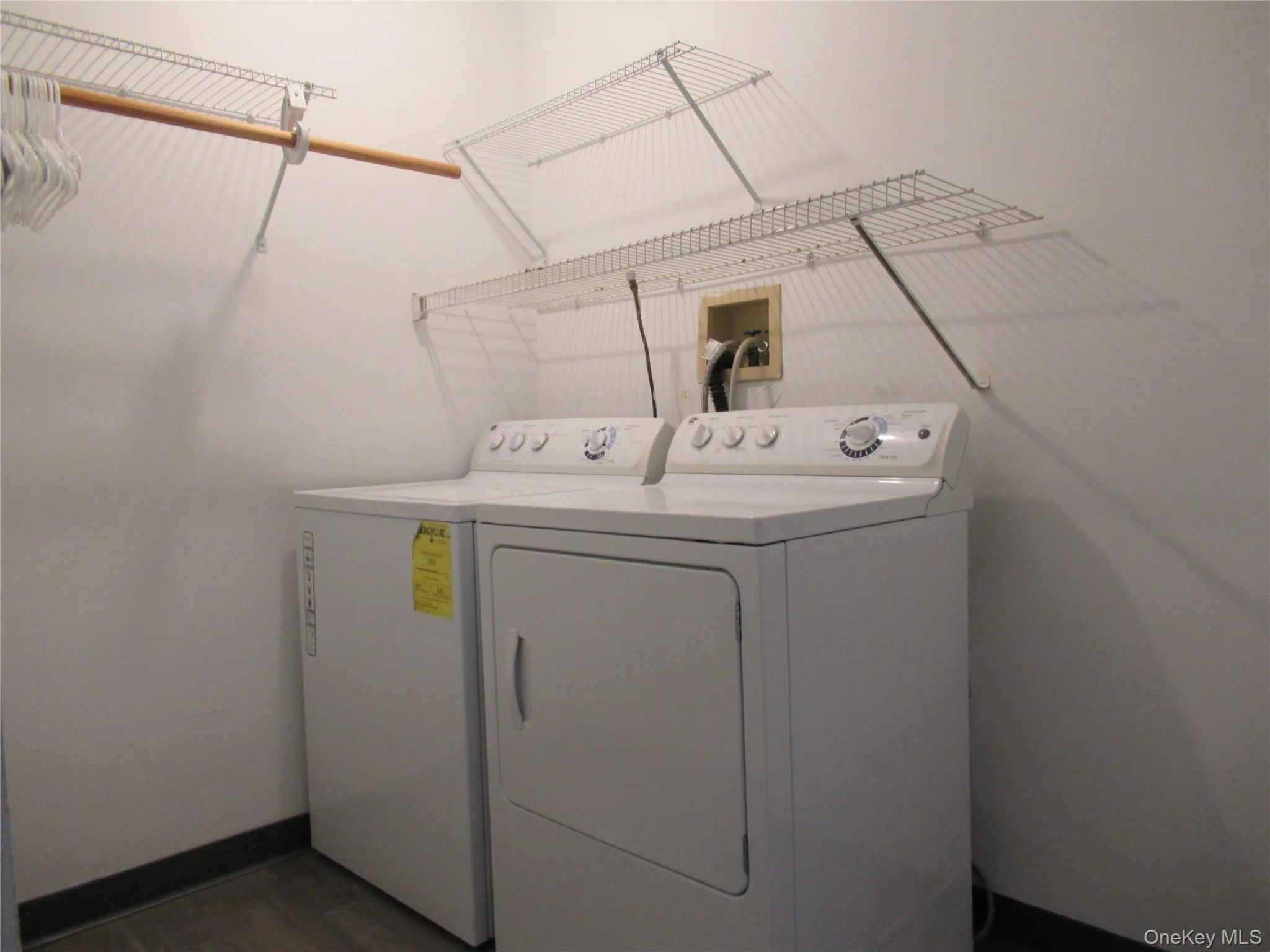 Washer/Dryer provided Washer/Dryer provided