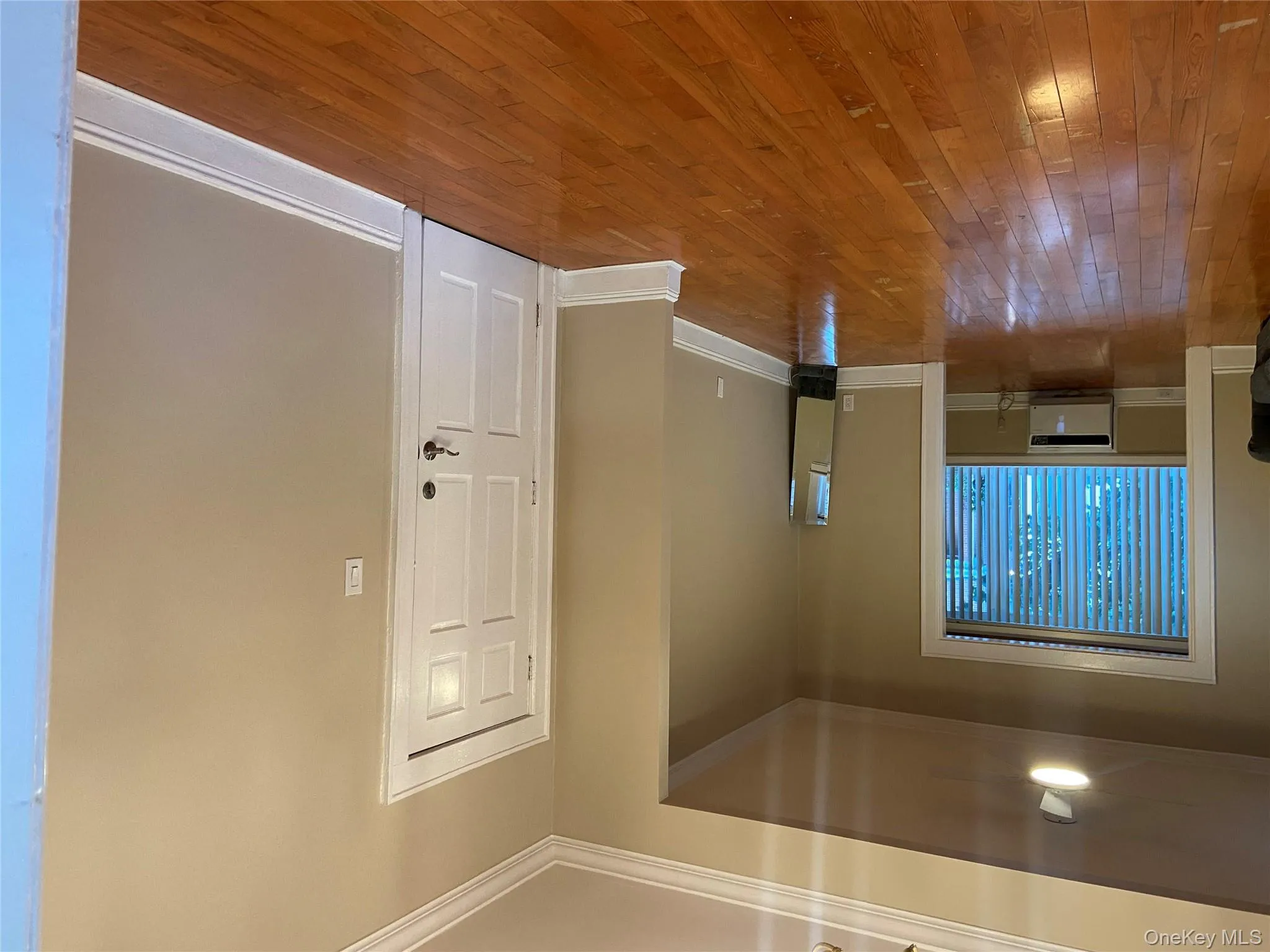 Foyer featuring dark wood-style flooring and crown molding Foyer featuring dark wood-style flooring and crown molding