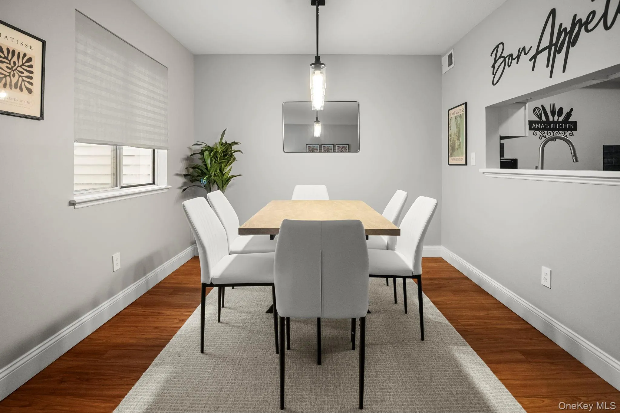 The natural light showcase this versatile dining room, ideal for both everyday use and entertaining. The natural light showcase this versatile dining room, ideal for both everyday use and entertaining.