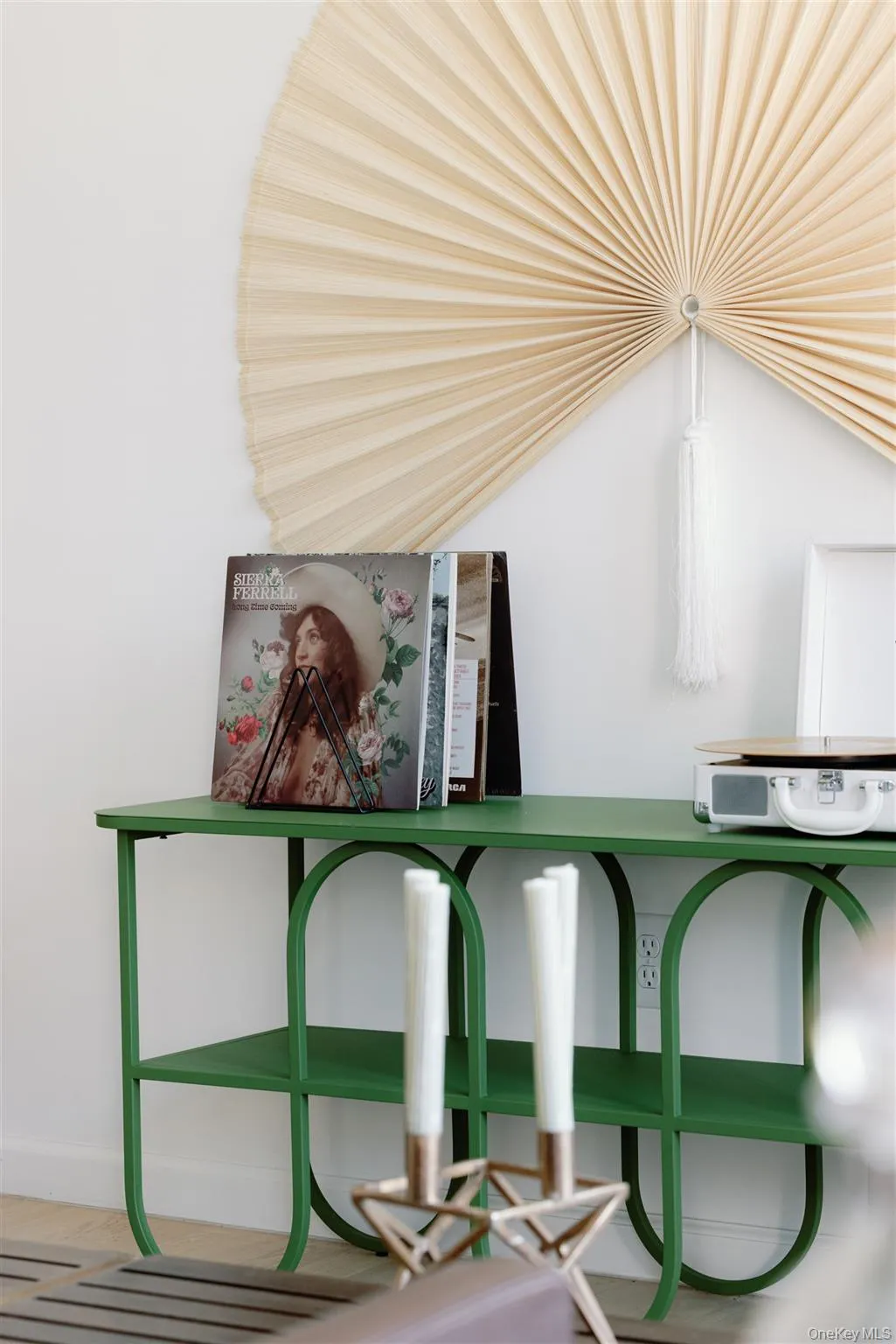 Detailed view of baseboards Detailed view of baseboards