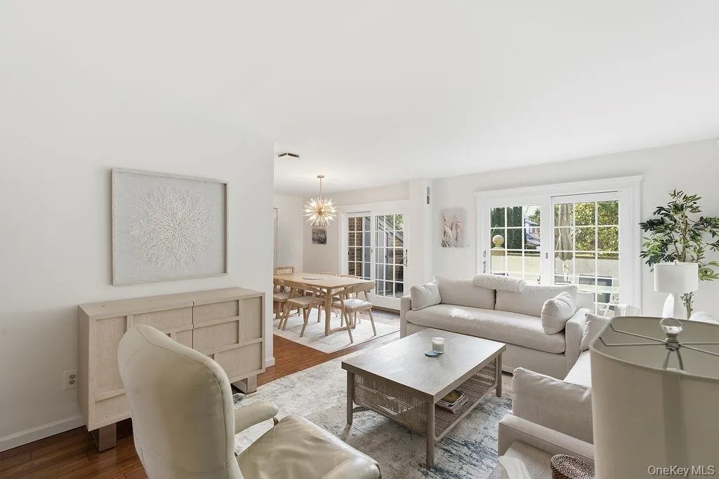 10 Lealand Lane, Southampton, NY, 3 Bedrooms Bedrooms, 6 Rooms Rooms,2 BathroomsBathrooms,Residential Lease,For Rent,Lealand,0,928350 10 Lealand Lane, Southampton, NY, 3 Bedrooms Bedrooms, 6 Rooms Rooms,2 BathroomsBathrooms,Residential Lease,For Rent,Lealand,0,928350