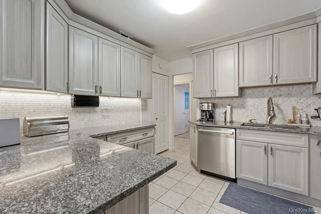 10 Lealand Lane, Southampton, NY, 3 Bedrooms Bedrooms, 6 Rooms Rooms,2 BathroomsBathrooms,Residential Lease,For Rent,Lealand,0,928350 10 Lealand Lane, Southampton, NY, 3 Bedrooms Bedrooms, 6 Rooms Rooms,2 BathroomsBathrooms,Residential Lease,For Rent,Lealand,0,928350