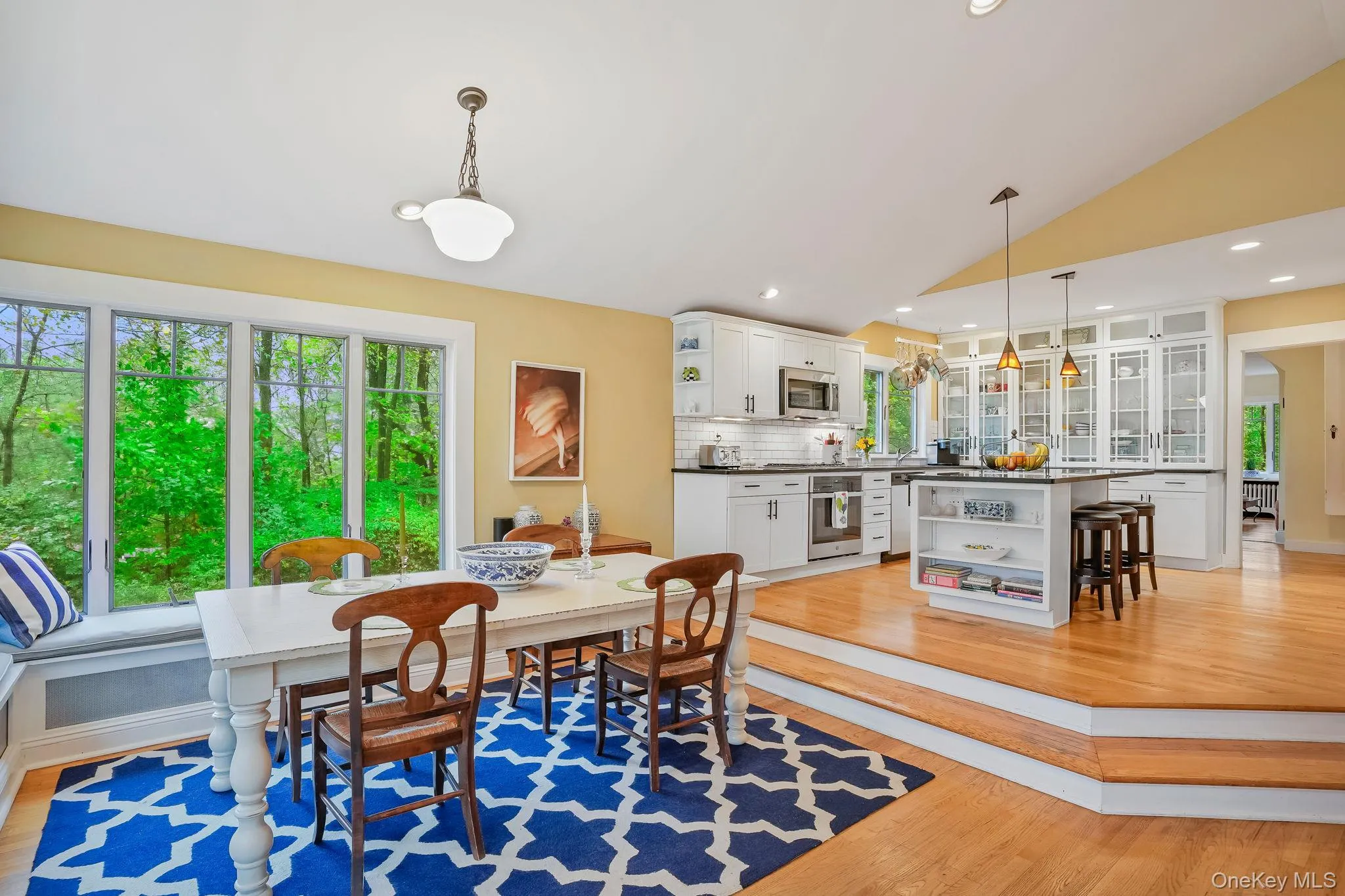 Dining area with wall windows - bright and airy Dining area with wall windows - bright and airy