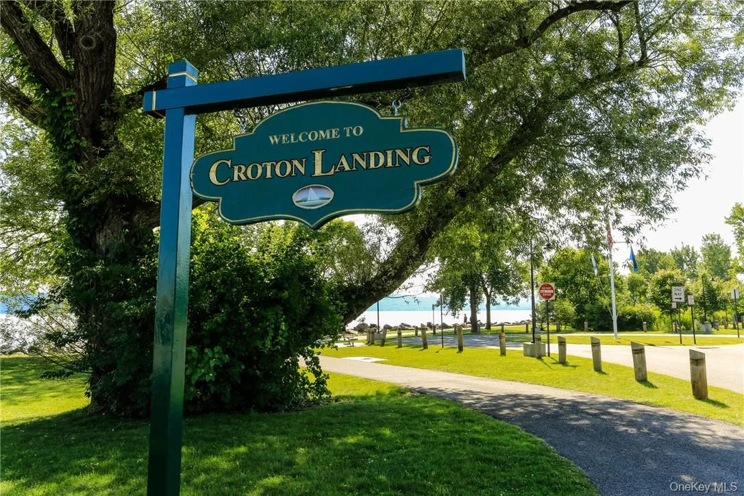 Croton Landing along the Hudson Rive Croton Landing along the Hudson Rive