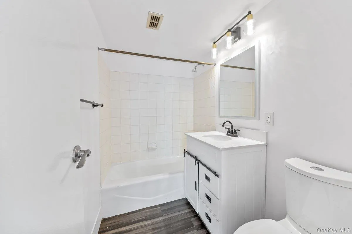 Full Bath Full Bath