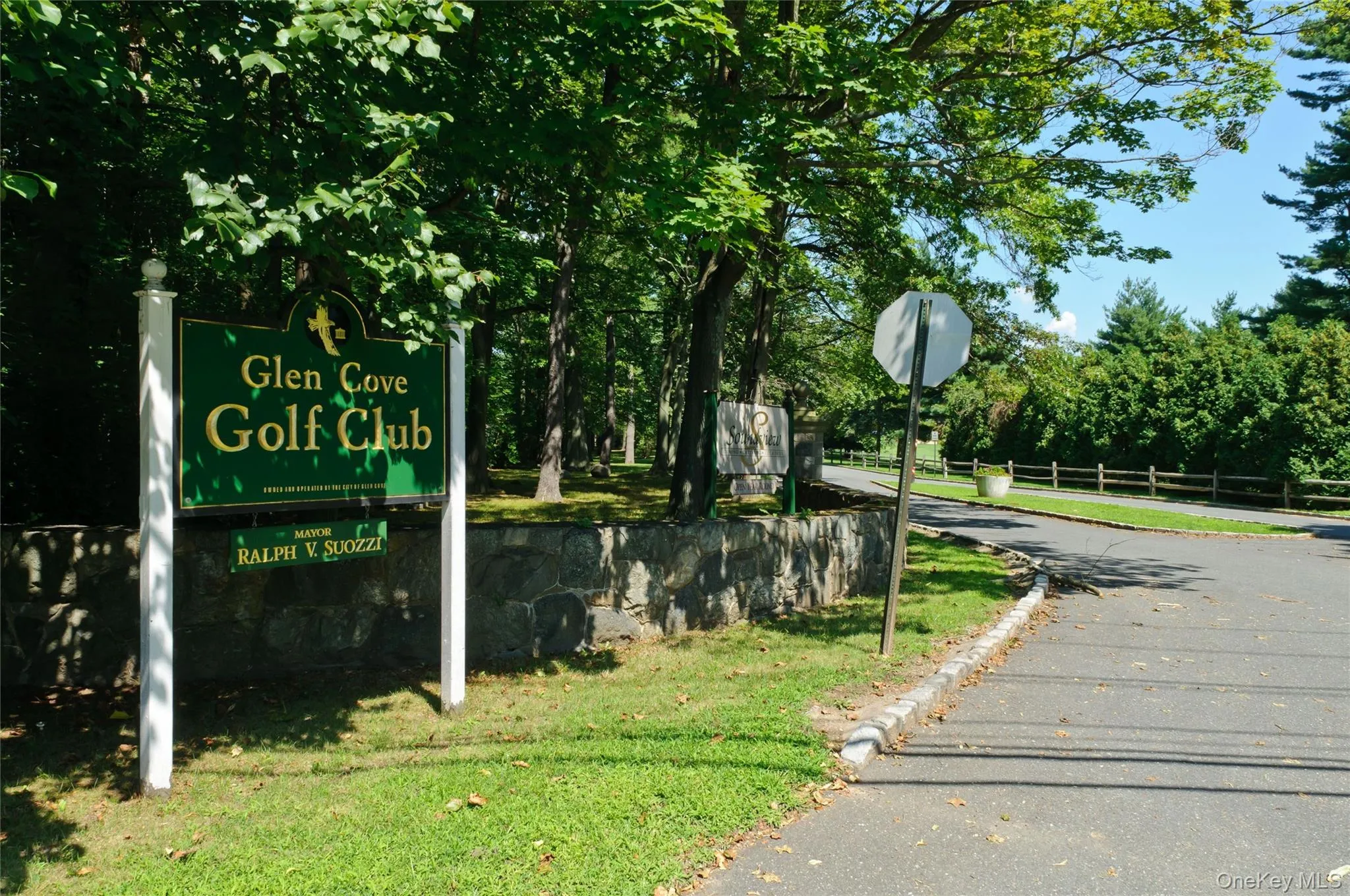 Glen Cove Golf Course There is a restaurant (The Marker) Glen Cove Golf Course There is a restaurant (The Marker)
