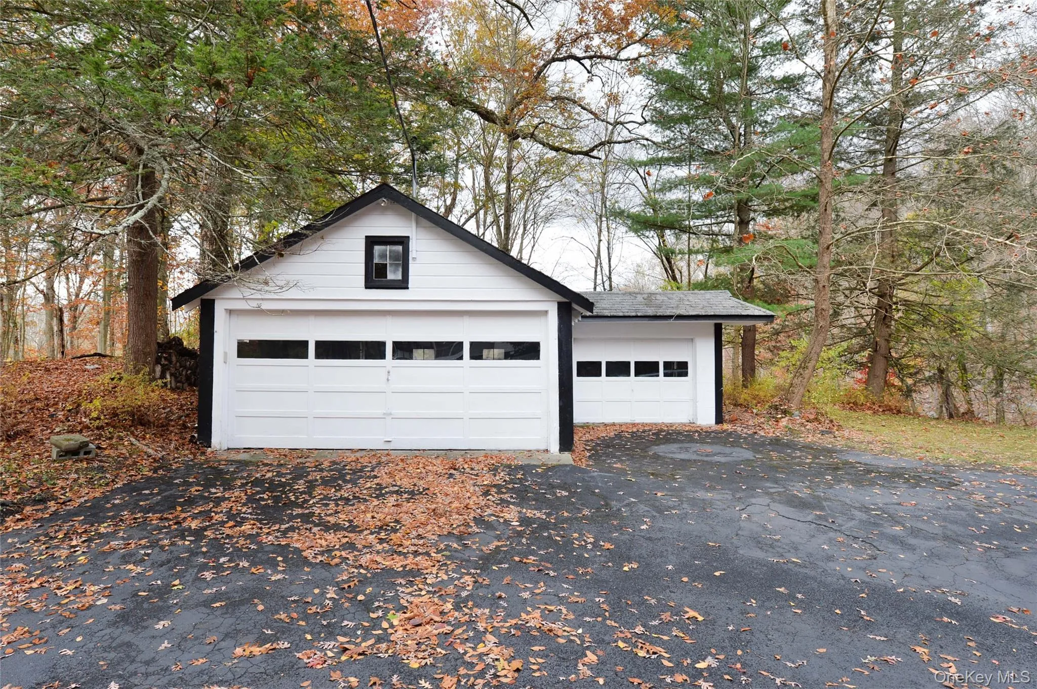 5 cars parking nside garages 5 cars parking nside garages