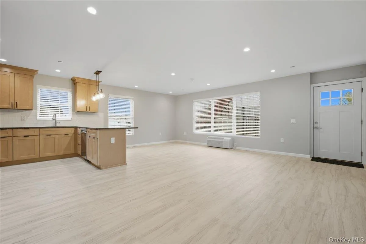 71 Main Street, Hempstead, NY, 1 Bedroom Bedrooms, 3 Rooms Rooms,1 BathroomBathrooms,Residential Lease,Idx,Main,0,928966 71 Main Street, Hempstead, NY, 1 Bedroom Bedrooms, 3 Rooms Rooms,1 BathroomBathrooms,Residential Lease,Idx,Main,0,928966