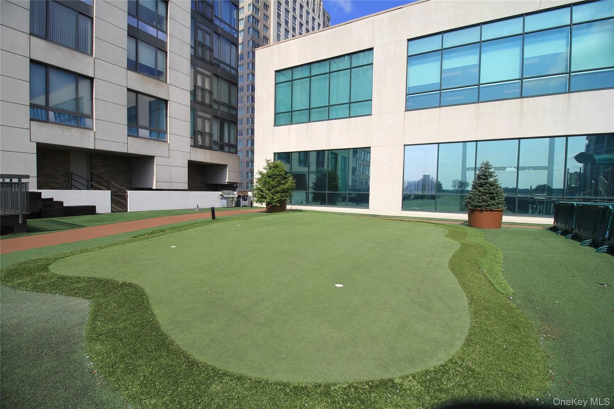 Putting green; Recreation Deck 9th floor Putting green; Recreation Deck 9th floor