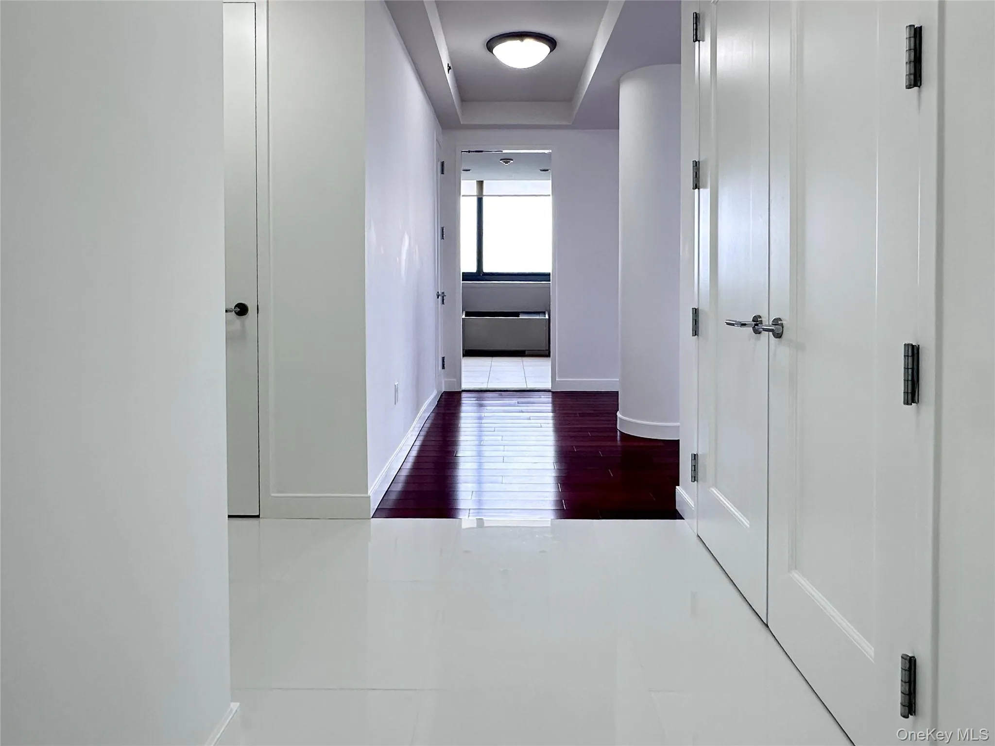 Enter to 12H with new porcelain tiles Enter to 12H with new porcelain tiles