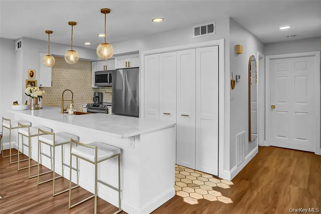 1 Anchorage Way, Hempstead, NY, 1 Bedroom Bedrooms, 3 Rooms Rooms,1 BathroomBathrooms,Residential Lease,Idx,Anchorage,0,929018 1 Anchorage Way, Hempstead, NY, 1 Bedroom Bedrooms, 3 Rooms Rooms,1 BathroomBathrooms,Residential Lease,Idx,Anchorage,0,929018