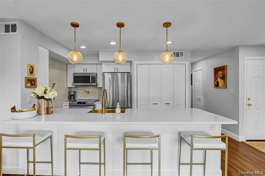 1 Anchorage Way, Hempstead, NY, 1 Bedroom Bedrooms, 3 Rooms Rooms,1 BathroomBathrooms,Residential Lease,Idx,Anchorage,0,929018 1 Anchorage Way, Hempstead, NY, 1 Bedroom Bedrooms, 3 Rooms Rooms,1 BathroomBathrooms,Residential Lease,Idx,Anchorage,0,929018