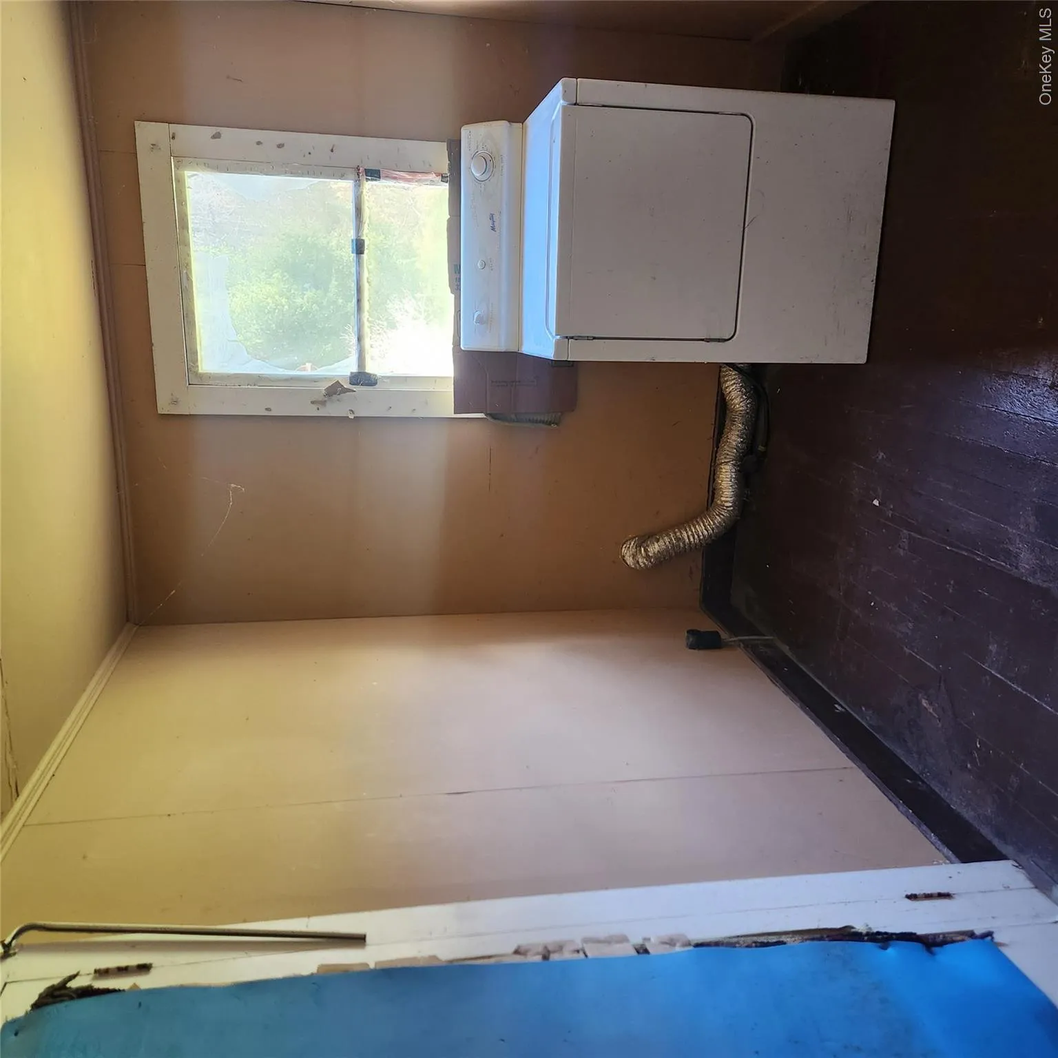 Laundry room with washer / dryer and dark wood-style floors Laundry room with washer / dryer and dark wood-style floors