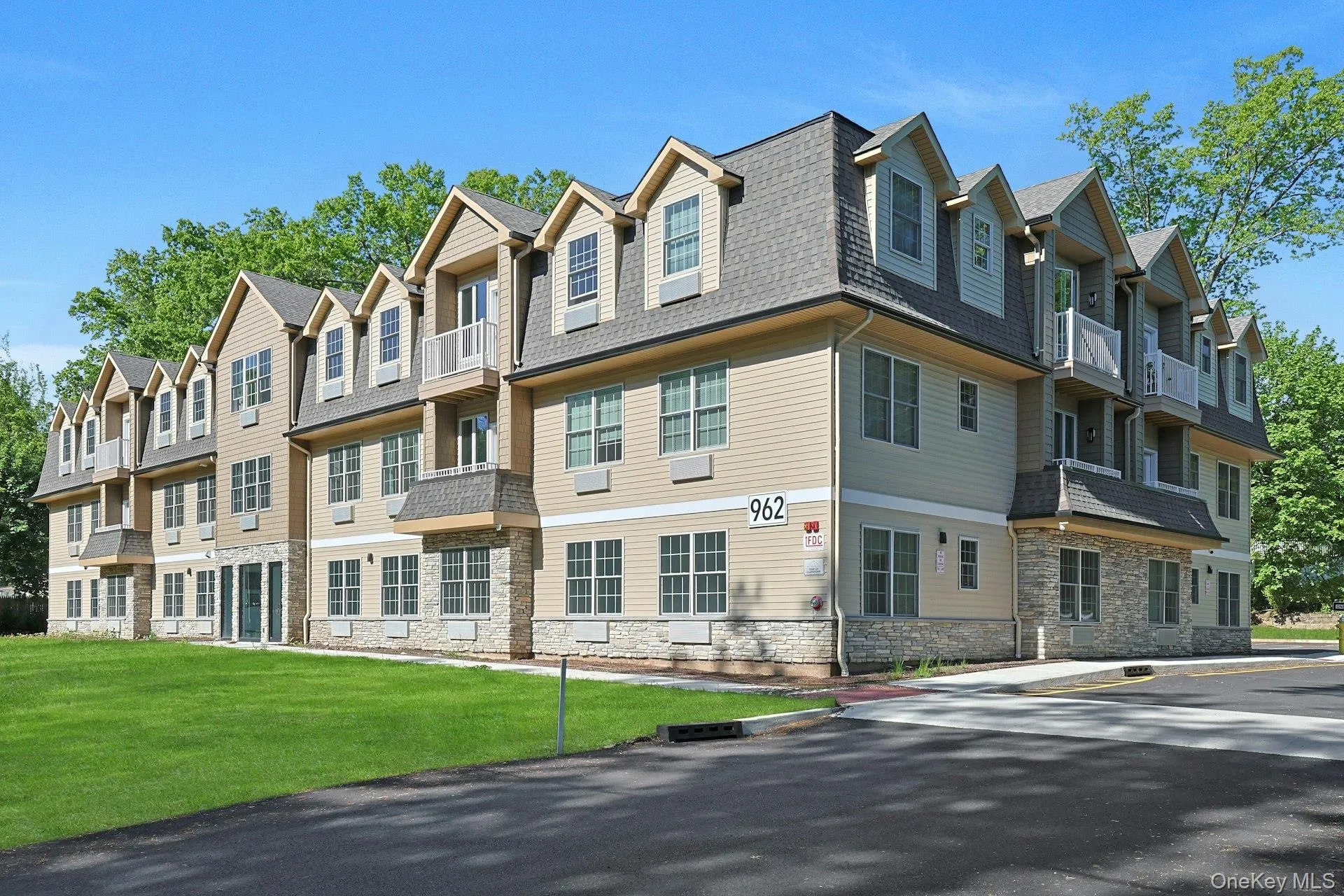 A beautiful new building with many fine amenities! A beautiful new building with many fine amenities!