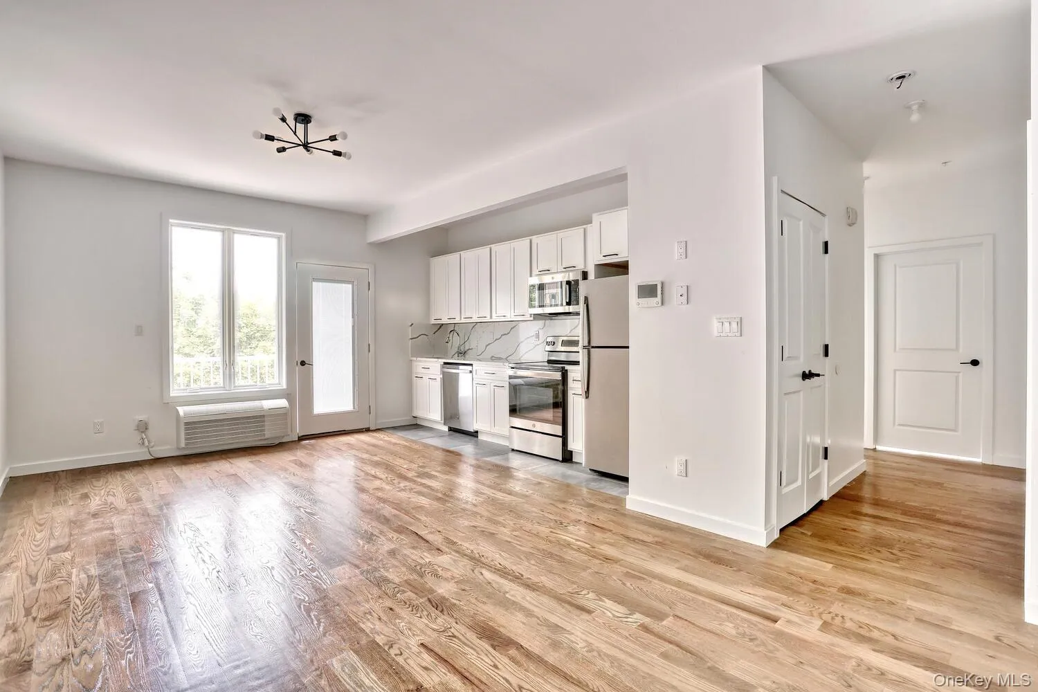 Let's head down the hallway to the bedroom wing. Let's head down the hallway to the bedroom wing.