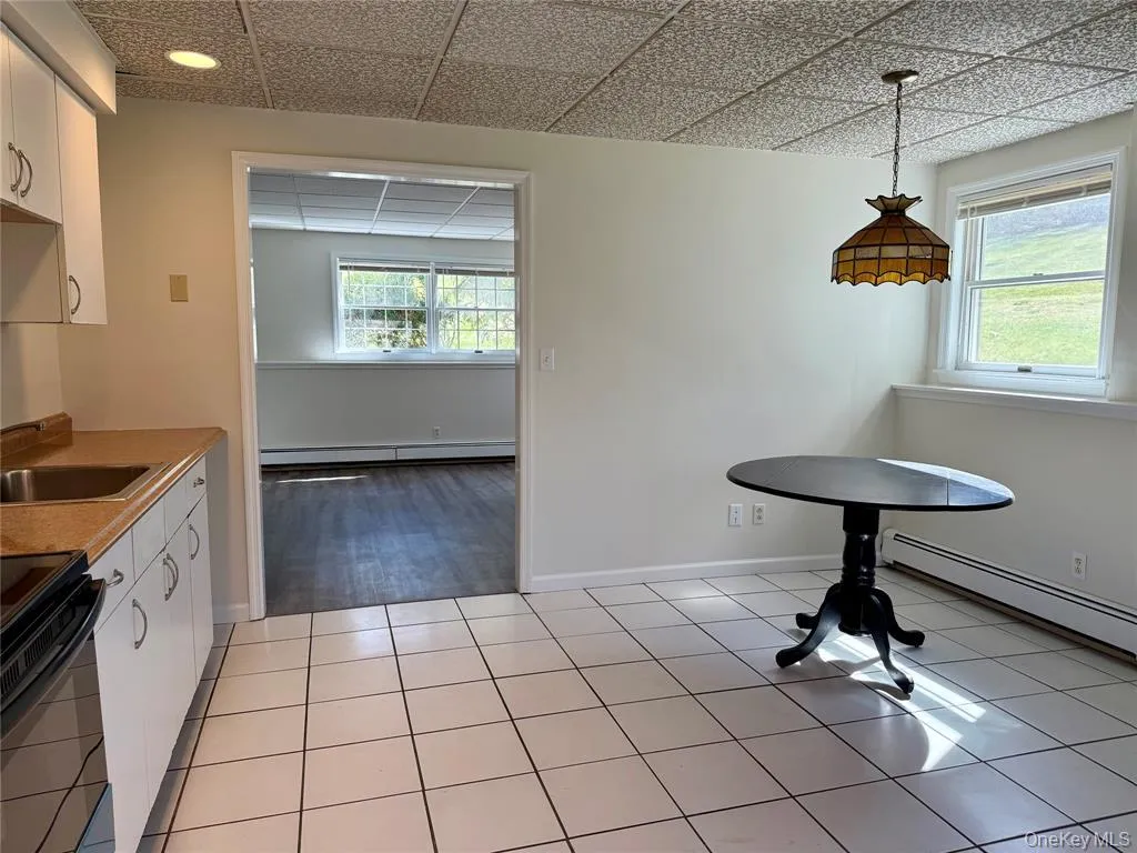 Eat-in kitchen. Eat-in kitchen.