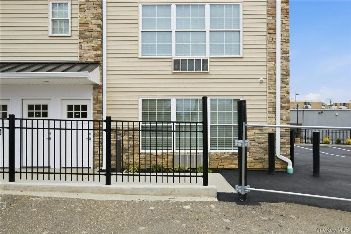 71 Main Street, Hempstead, NY, 1 Bedroom Bedrooms, 3 Rooms Rooms,1 BathroomBathrooms,Residential Lease,Idx,Main,0,929127 71 Main Street, Hempstead, NY, 1 Bedroom Bedrooms, 3 Rooms Rooms,1 BathroomBathrooms,Residential Lease,Idx,Main,0,929127