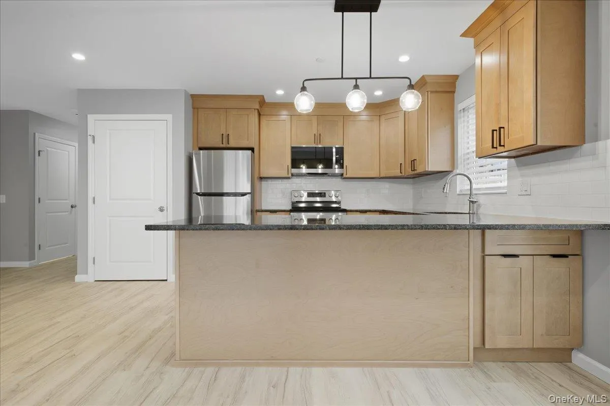 71 Main Street, Hempstead, NY, 1 Bedroom Bedrooms, 3 Rooms Rooms,1 BathroomBathrooms,Residential Lease,Idx,Main,0,929127 71 Main Street, Hempstead, NY, 1 Bedroom Bedrooms, 3 Rooms Rooms,1 BathroomBathrooms,Residential Lease,Idx,Main,0,929127