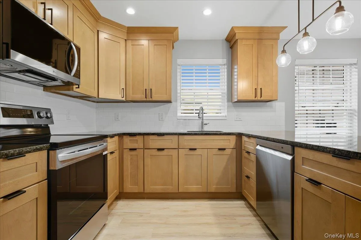 71 Main Street, Hempstead, NY, 1 Bedroom Bedrooms, 3 Rooms Rooms,1 BathroomBathrooms,Residential Lease,Idx,Main,0,929127 71 Main Street, Hempstead, NY, 1 Bedroom Bedrooms, 3 Rooms Rooms,1 BathroomBathrooms,Residential Lease,Idx,Main,0,929127