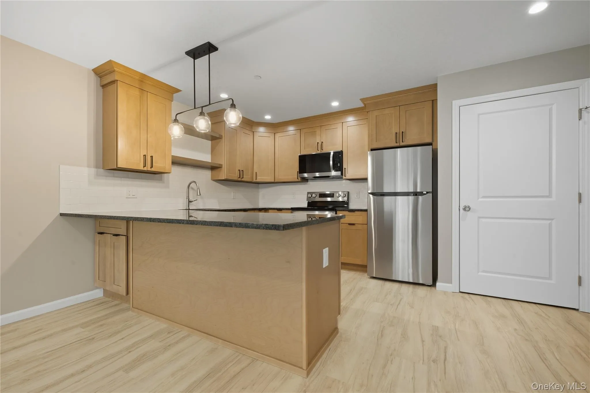 71 Main Street, Hempstead, NY, 1 Bedroom Bedrooms, 3 Rooms Rooms,1 BathroomBathrooms,Residential Lease,Idx,Main,0,929172 71 Main Street, Hempstead, NY, 1 Bedroom Bedrooms, 3 Rooms Rooms,1 BathroomBathrooms,Residential Lease,Idx,Main,0,929172