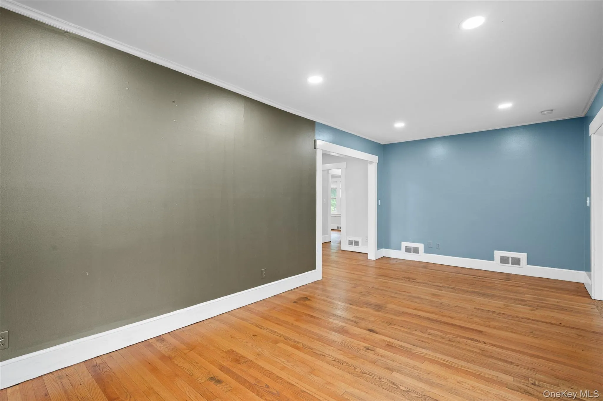 Empty room with light wood-type flooring, recessed lighting, and crown molding Empty room with light wood-type flooring, recessed lighting, and crown molding