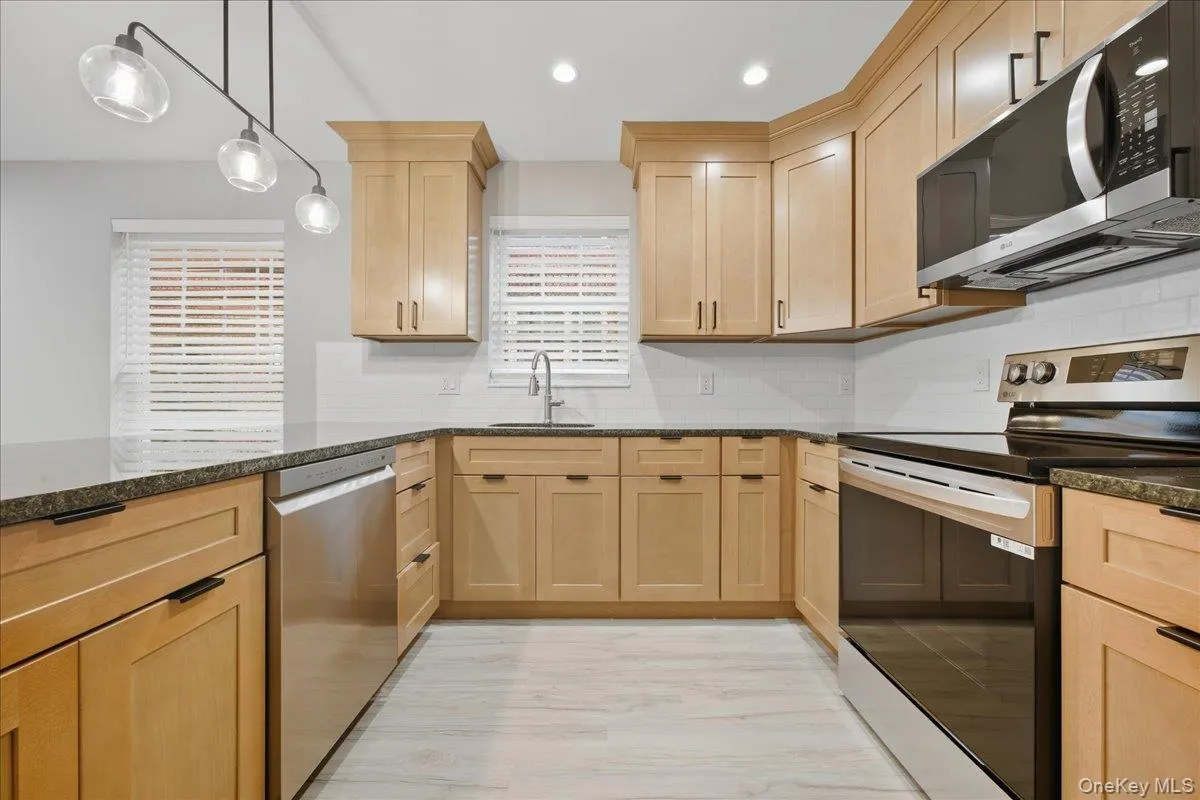 71 Main Street, Hempstead, NY, 1 Bedroom Bedrooms, 3 Rooms Rooms,1 BathroomBathrooms,Residential Lease,Idx,Main,0,929208 71 Main Street, Hempstead, NY, 1 Bedroom Bedrooms, 3 Rooms Rooms,1 BathroomBathrooms,Residential Lease,Idx,Main,0,929208