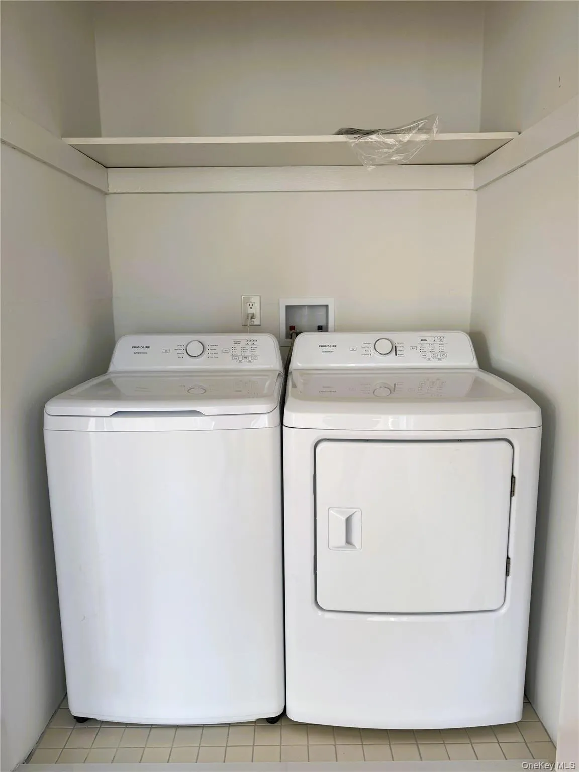 Laundry room featuring washing machine and clothes dryer Laundry room featuring washing machine and clothes dryer