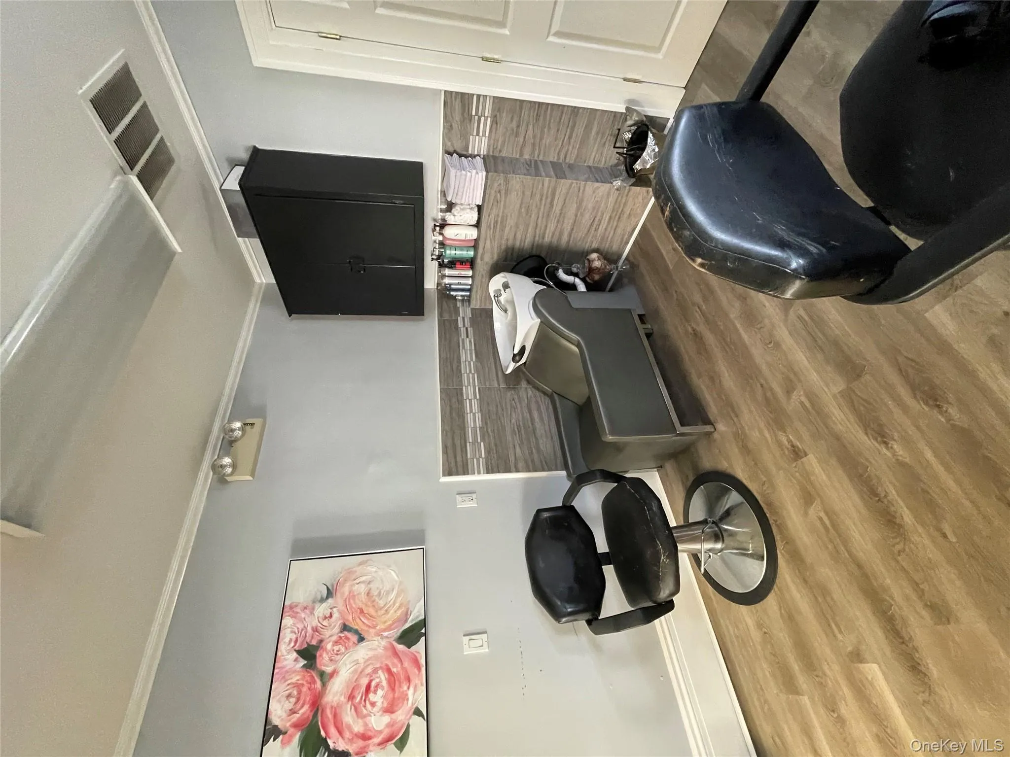 Miscellaneous room with crown molding Miscellaneous room with crown molding