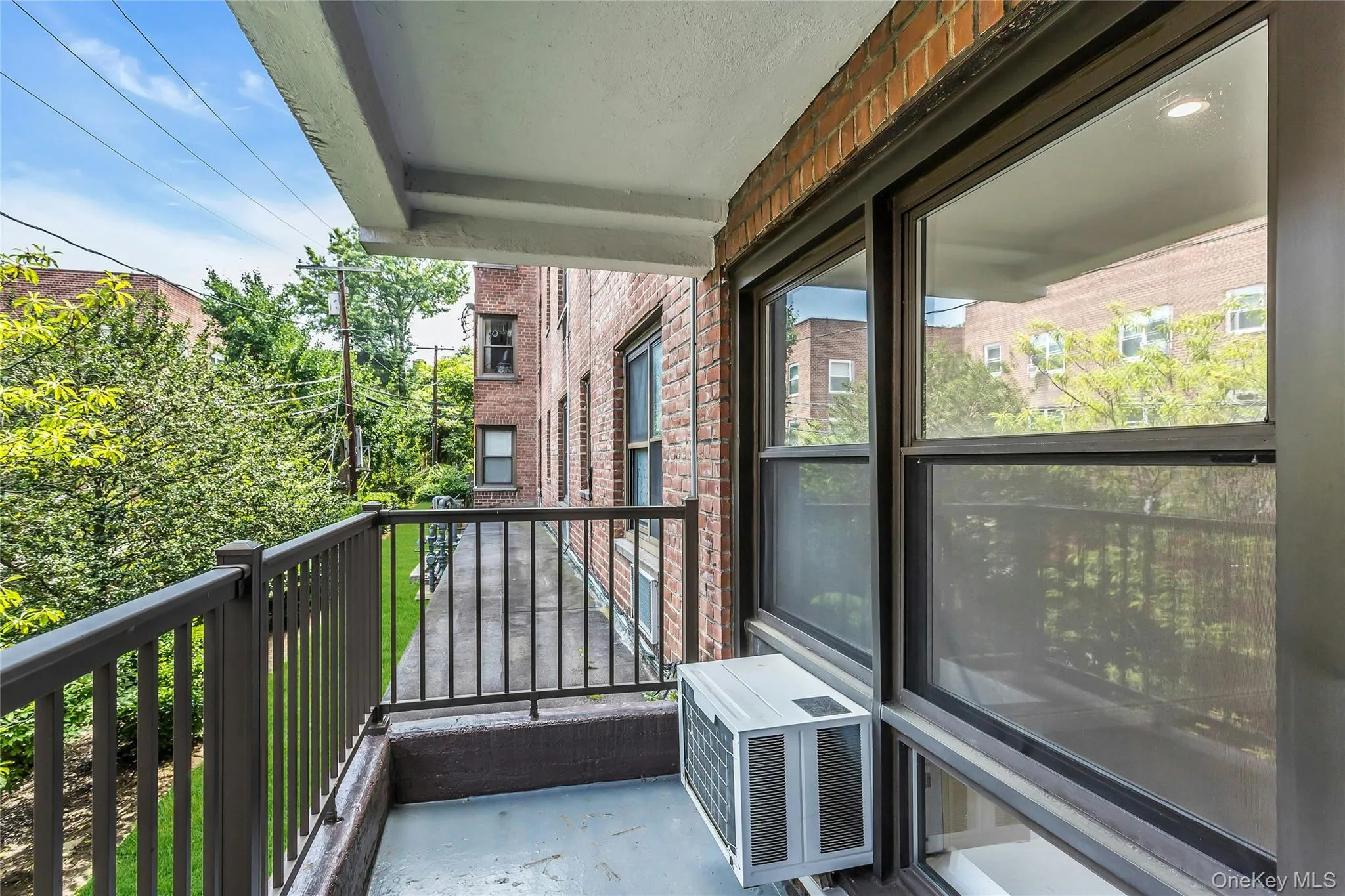 Balcony with cooling unit Balcony with cooling unit