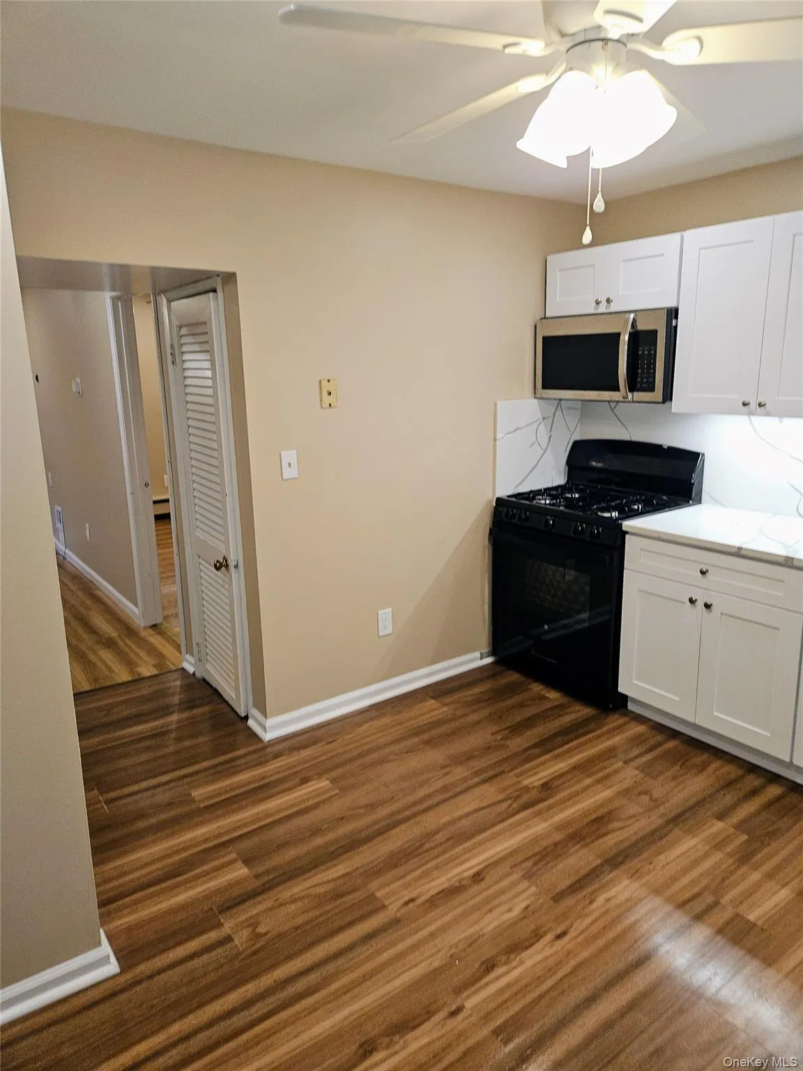 12' x 14', as seen from entry foyer. 12' x 14', as seen from entry foyer.