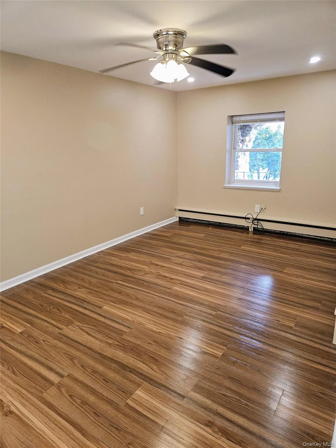 12' x 18', as seen upon entering from the hallway. 12' x 18', as seen upon entering from the hallway.