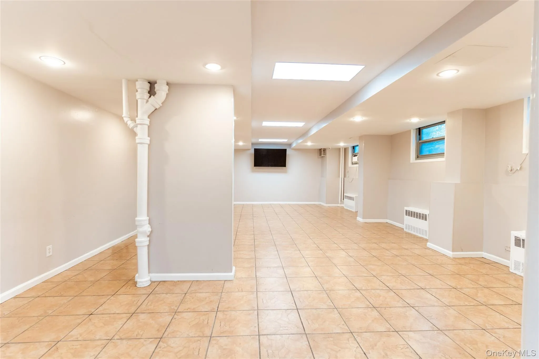 Community room great for parties and meetings. Community room great for parties and meetings.